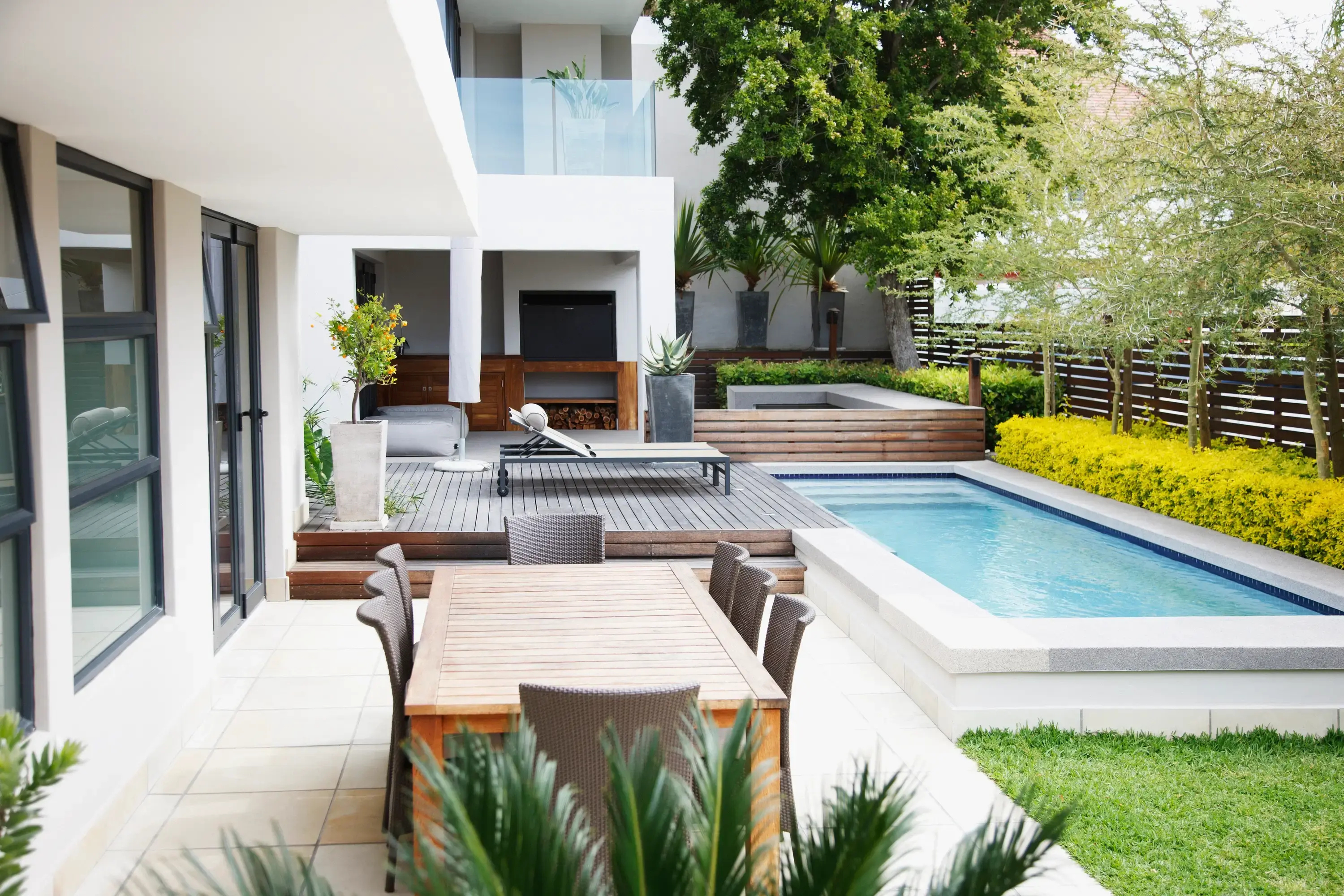 Homeowner reviewing MLS listing distribution on Dealty